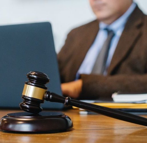 بهترین وکیل در خاک سفید تهران